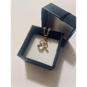 WHITE SAPPHIRE GOLD CLOVER NECKLACE